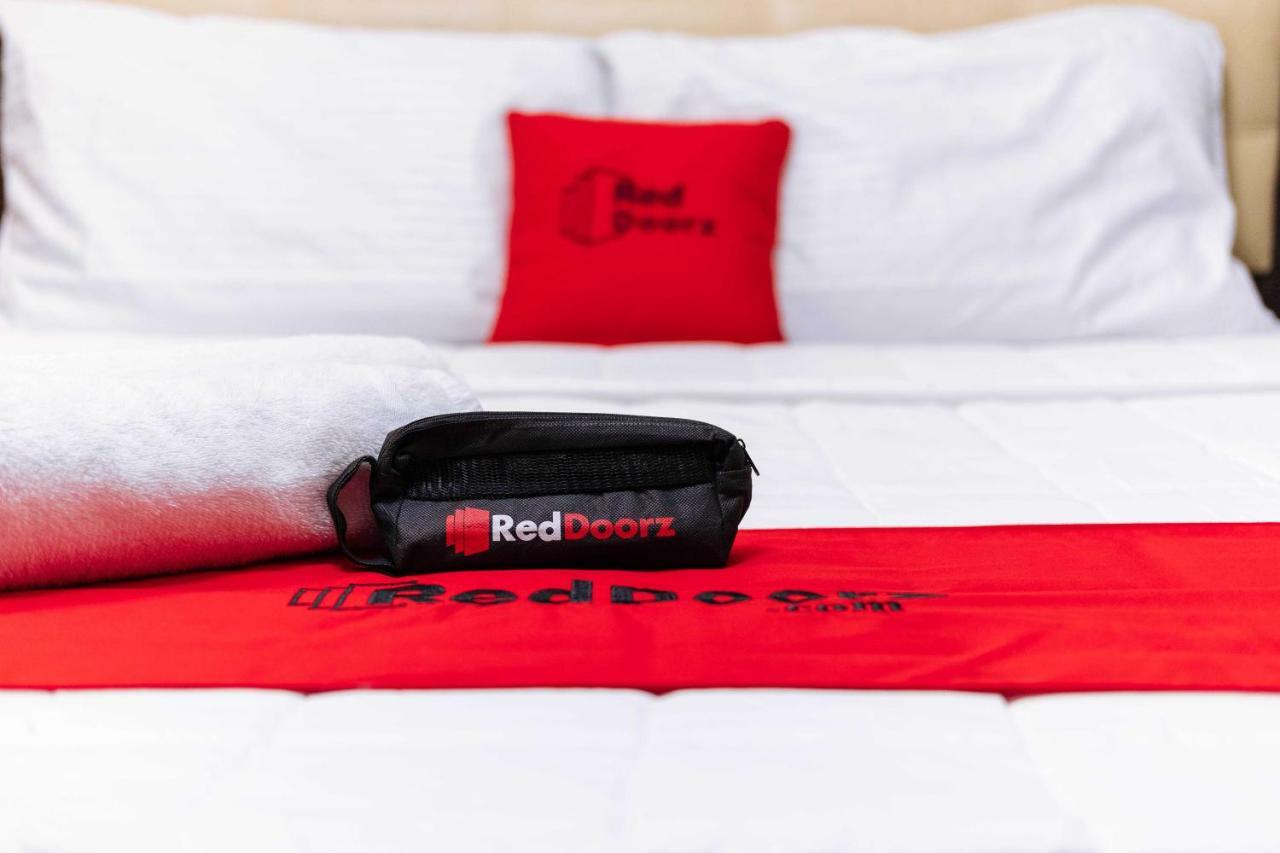 Reddoorz Plus @ Silk Residences Sta. Mesa Monthly Stay Маніла Екстер'єр фото